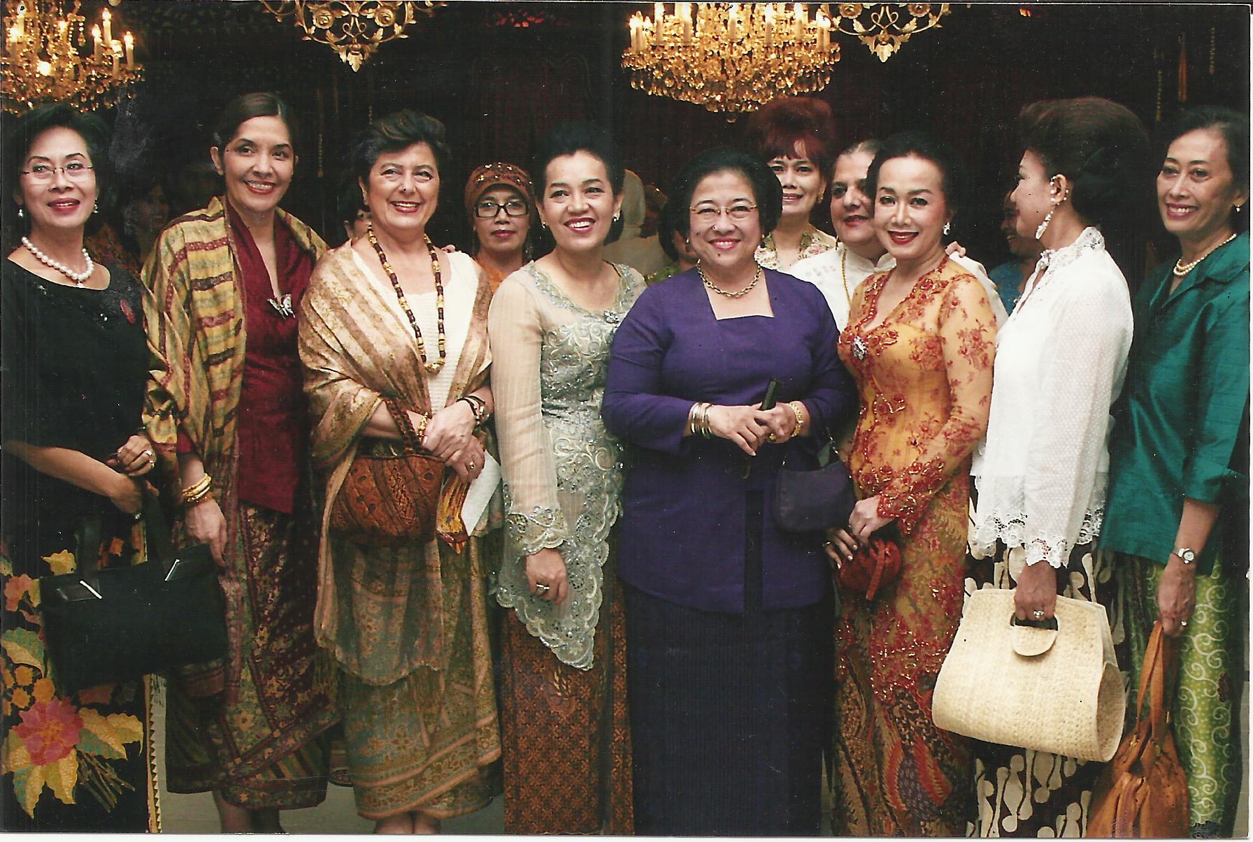 Thea con la Presidente Indonesiana Megawati Sukarnoputri